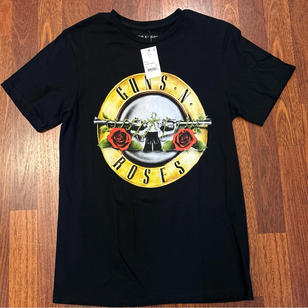 Guns N Roses Black Band Concert Tshirt Size Small NWT